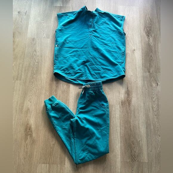 figs pacific blue zamora high waist jogger XXS TALL + Rafaela Top XS scrub set